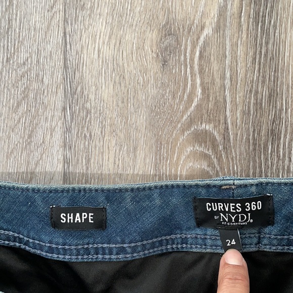 NYDJ Curves 360 shorts - Picture 5 of 6